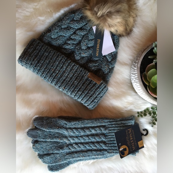 PENDLETON MERINO CABLE KNIT TEXTING GLOVE COLOR LIGHT AQUA
MERINO CABLE KNIT H… - Picture 2 of 4